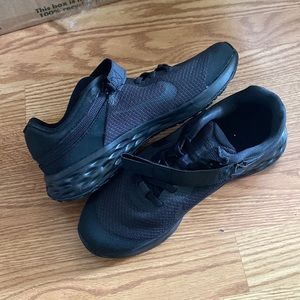 New Nike  Revolution 5 Flyease Black